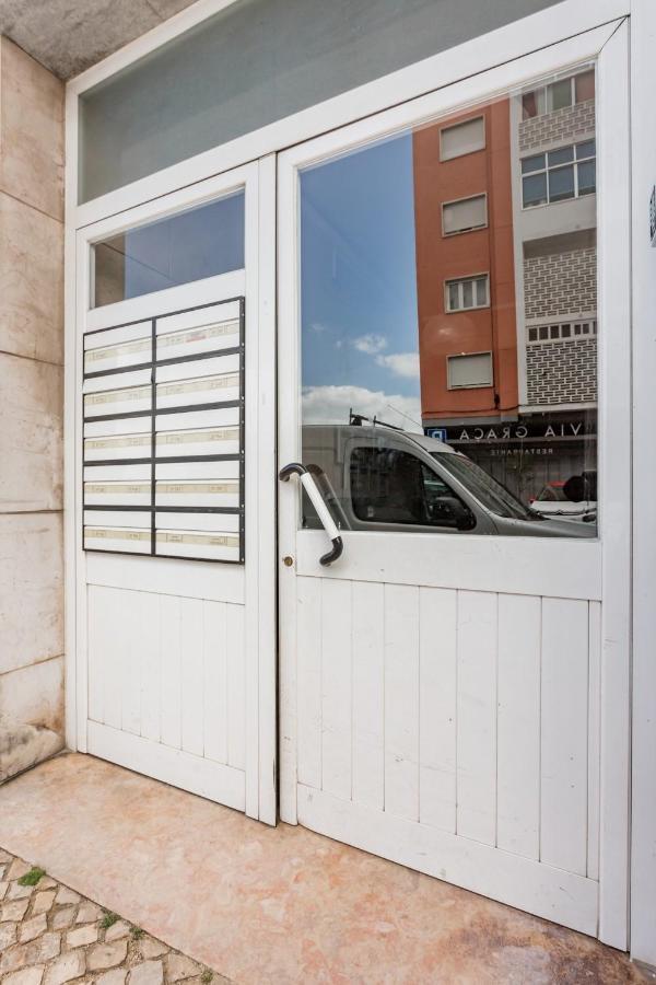 Stroll To Coffee Shops Near A Renovated Hillside Apartment In Graca Lisboa Exteriör bild