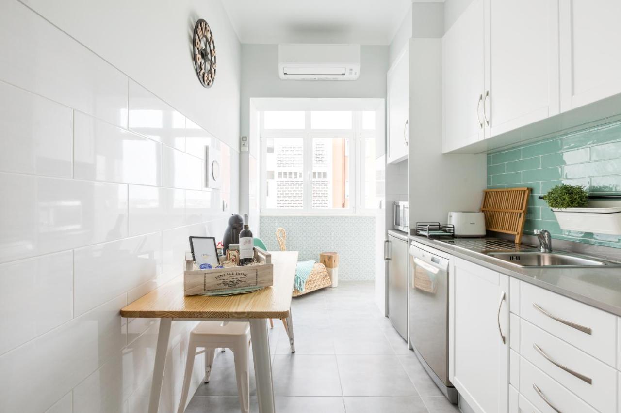 Stroll To Coffee Shops Near A Renovated Hillside Apartment In Graca Lisboa Exteriör bild