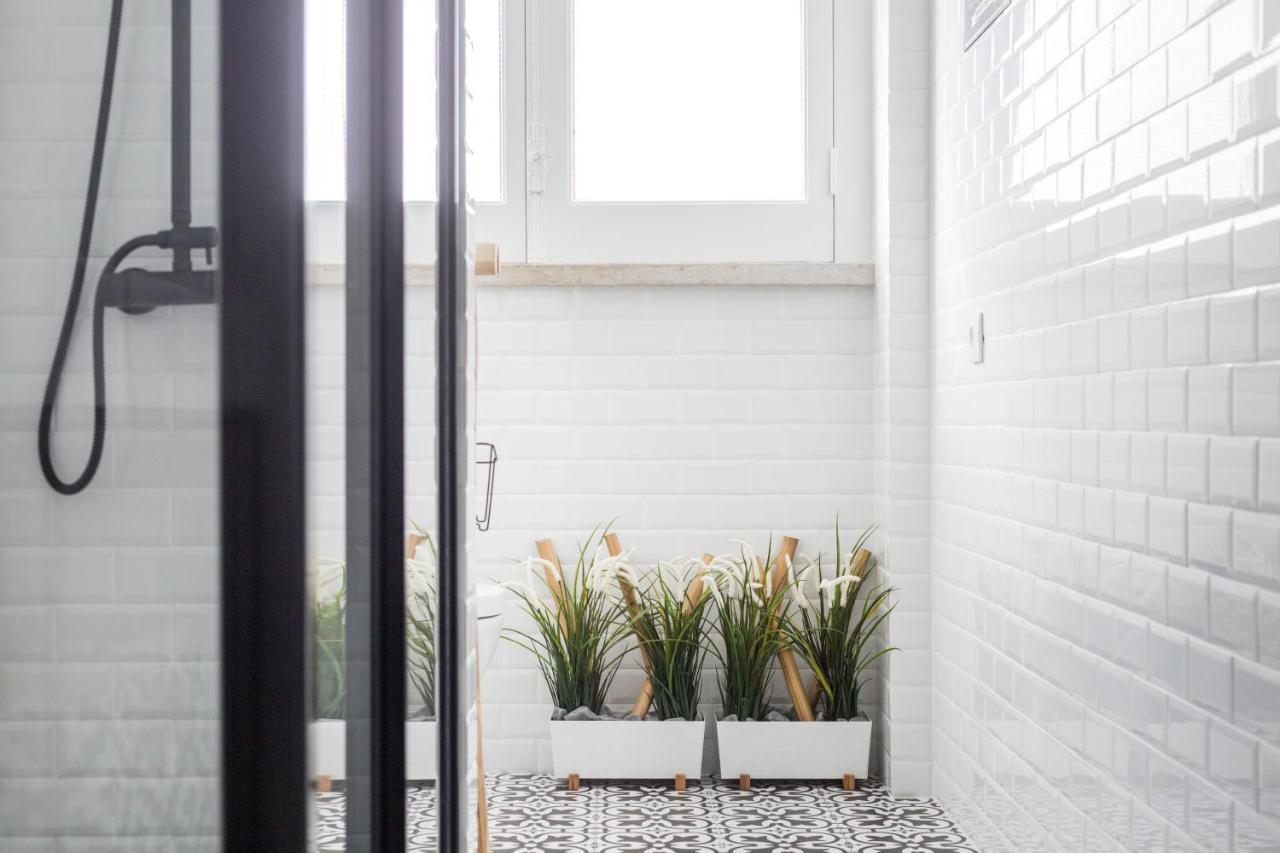 Stroll To Coffee Shops Near A Renovated Hillside Apartment In Graca Lisboa Exteriör bild