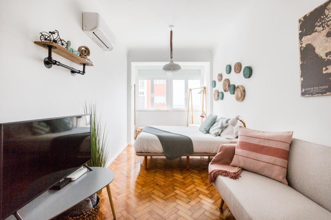 Stroll To Coffee Shops Near A Renovated Hillside Apartment In Graca Lisboa Exteriör bild