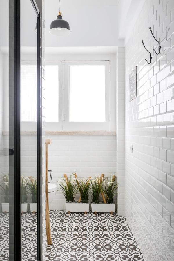 Stroll To Coffee Shops Near A Renovated Hillside Apartment In Graca Lisboa Exteriör bild