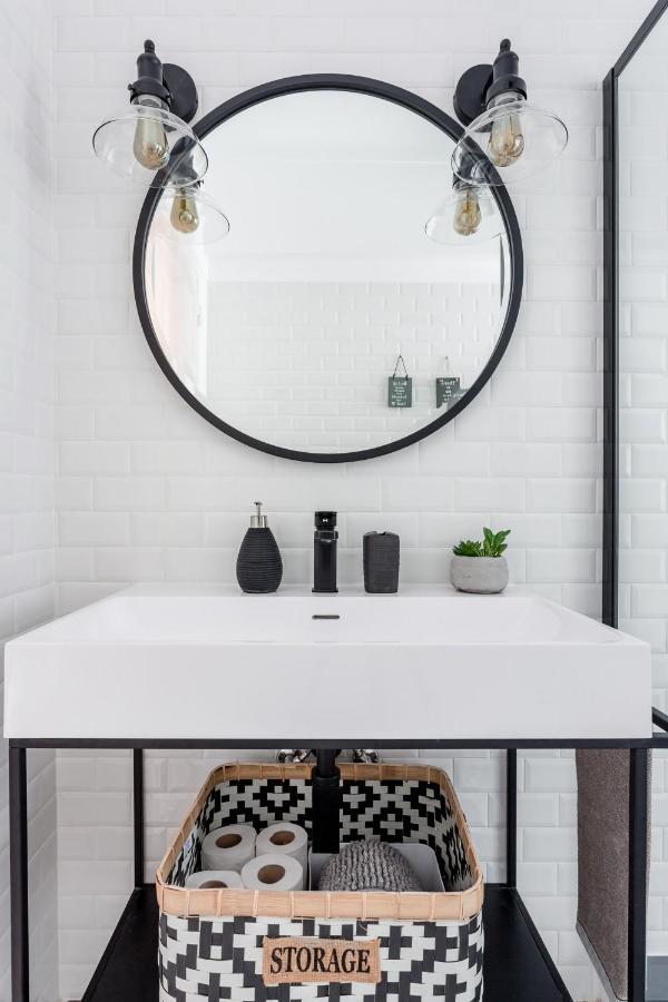 Stroll To Coffee Shops Near A Renovated Hillside Apartment In Graca Lisboa Exteriör bild