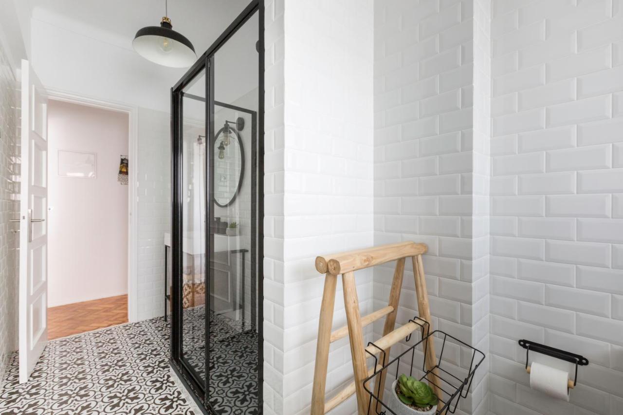 Stroll To Coffee Shops Near A Renovated Hillside Apartment In Graca Lisboa Exteriör bild